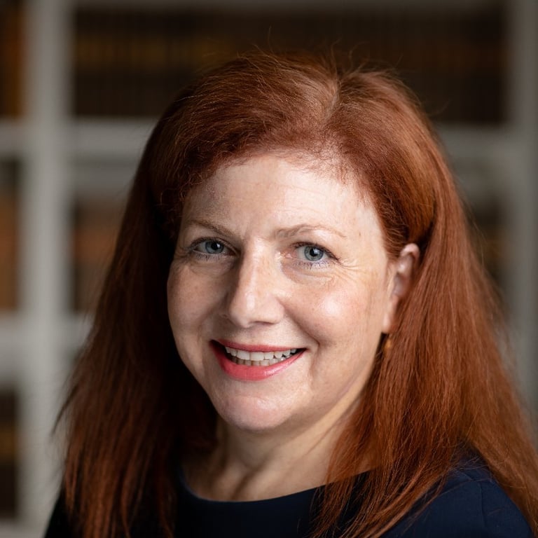 Sarah Lucy Cooper - Spanish speaking lawyer in London GB-LND